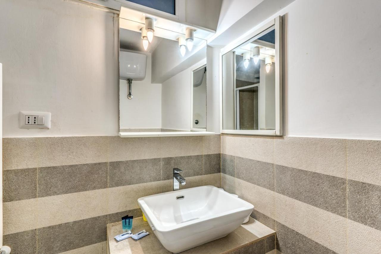 Lovely Spacious Apartment Near The Colosseum Рим Экстерьер фото